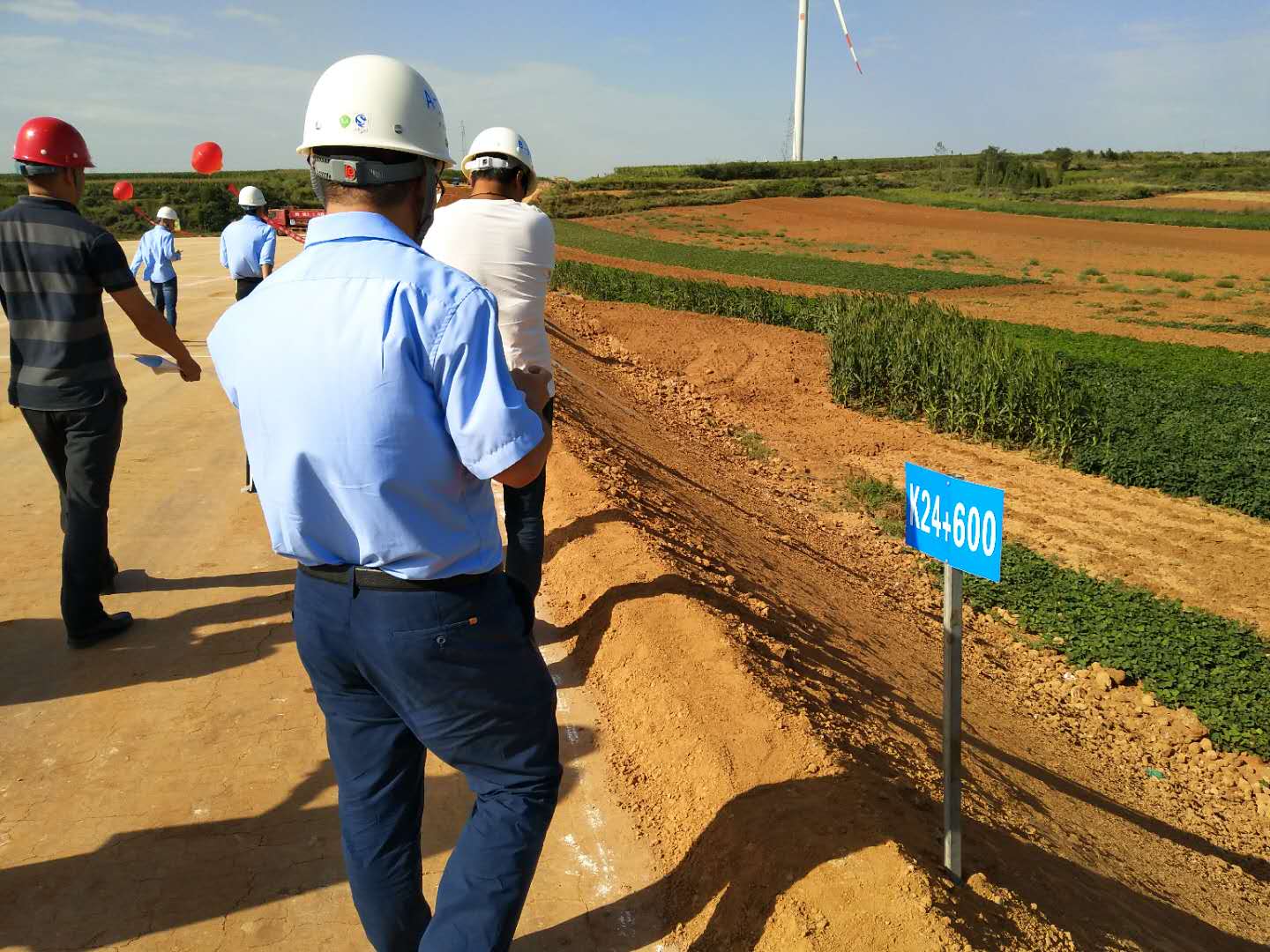 走進(jìn)國(guó)道310南移新建工程路基填筑施工現(xiàn)場(chǎng)觀摩會(huì)(圖5)