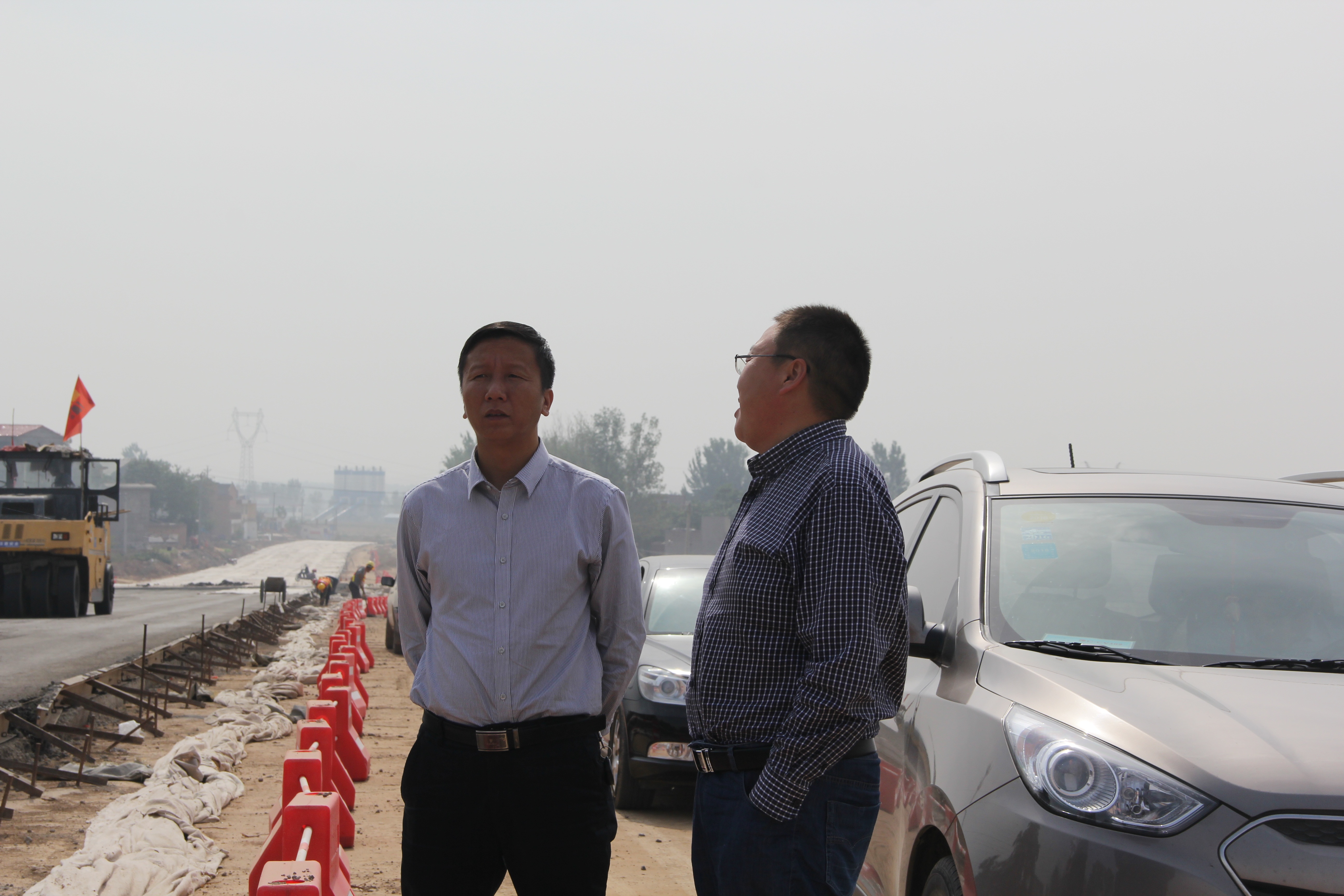 國慶節(jié)公司領(lǐng)導(dǎo)視察工地并慰問一線員工(圖7)