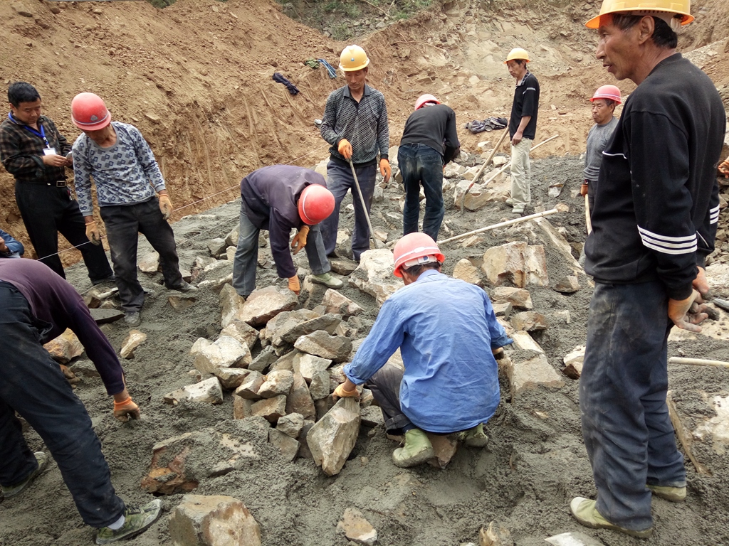 推行砌筑“試驗段”制度 打造擋土墻“亮點”工程(圖5)