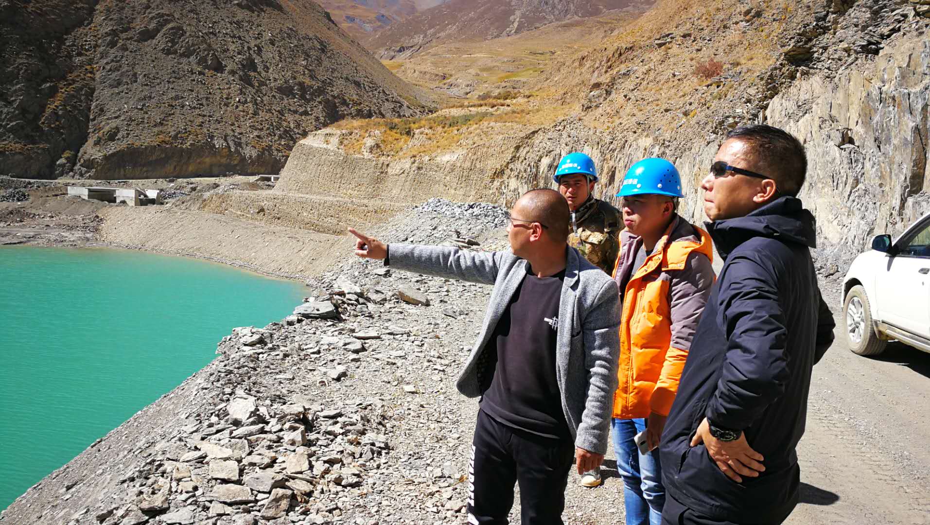 璟信公司董事長王小偉一行視察西藏工地(圖6)